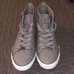 Oleesa G by Guess Women’s fashion sneakers